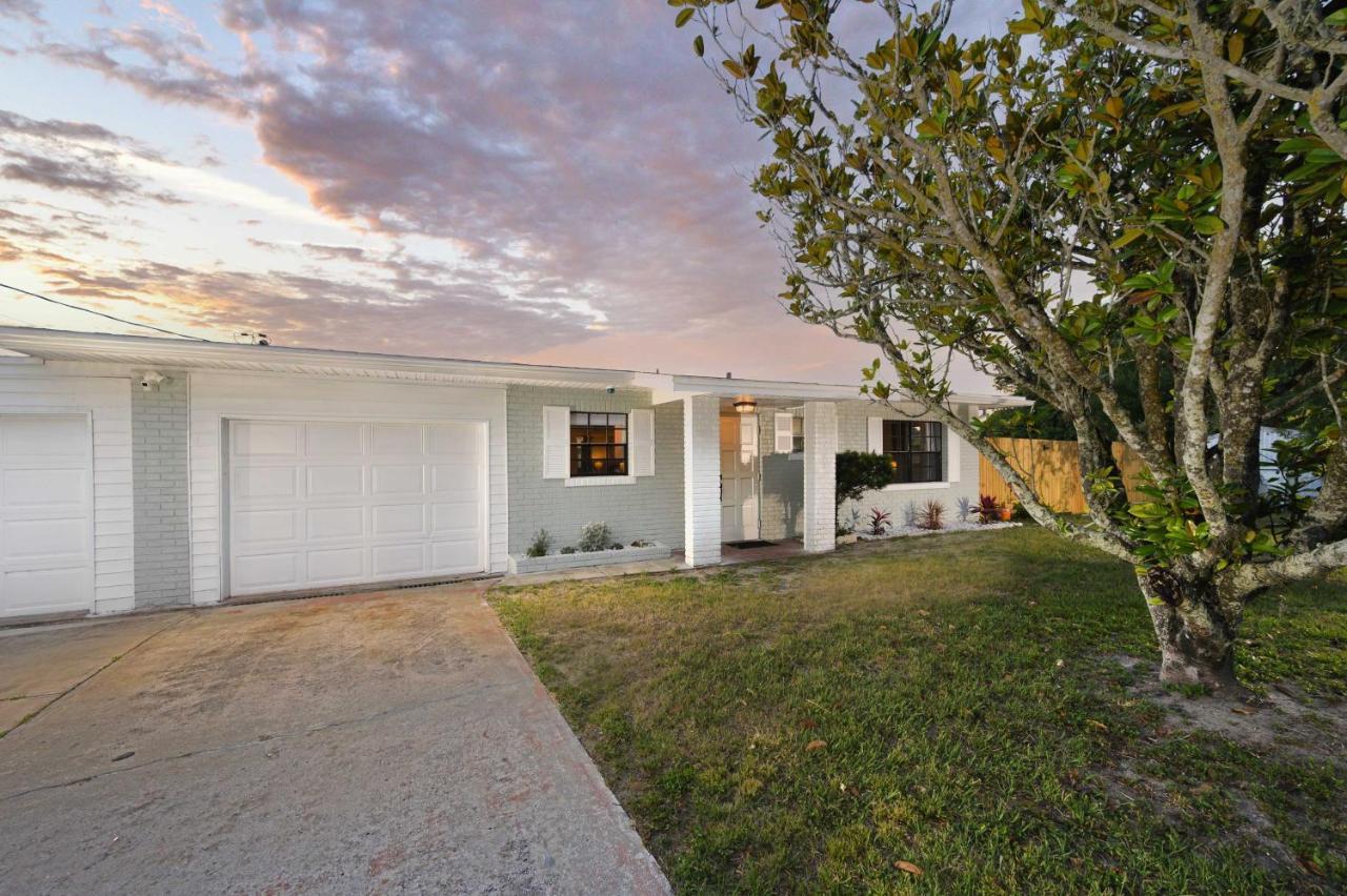 Lakefront Home With Screened Porch And Grill Winter Haven Exterior photo
